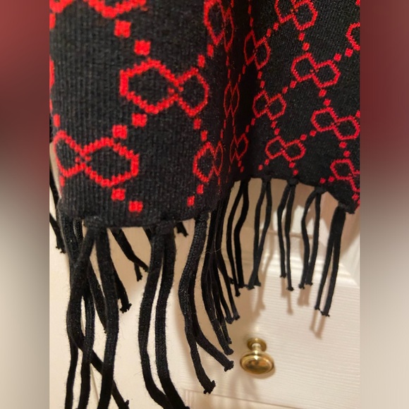 Stunning and Unique Poncho with Sleeves - Picture 7 of 8